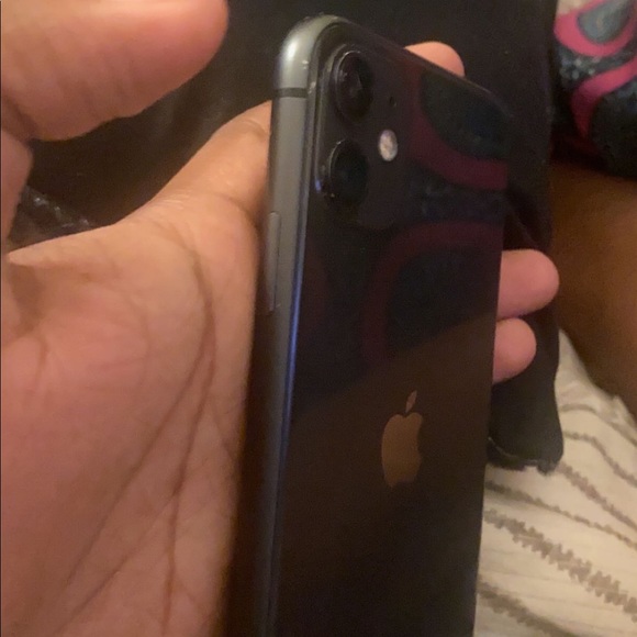 It does work the screen need to be fix in it might work - Picture 2 of 4